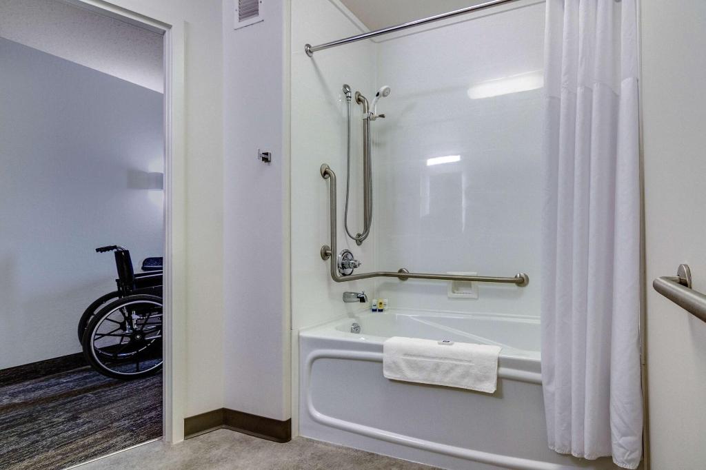 Motel 6 Saskatoon, SK