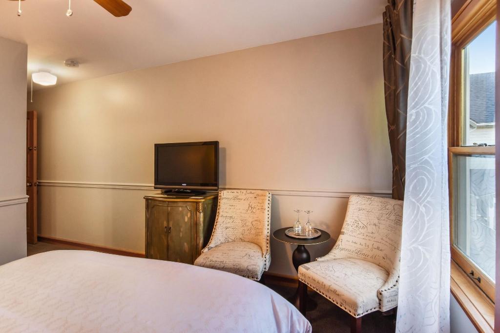 The Wild Iris Inn