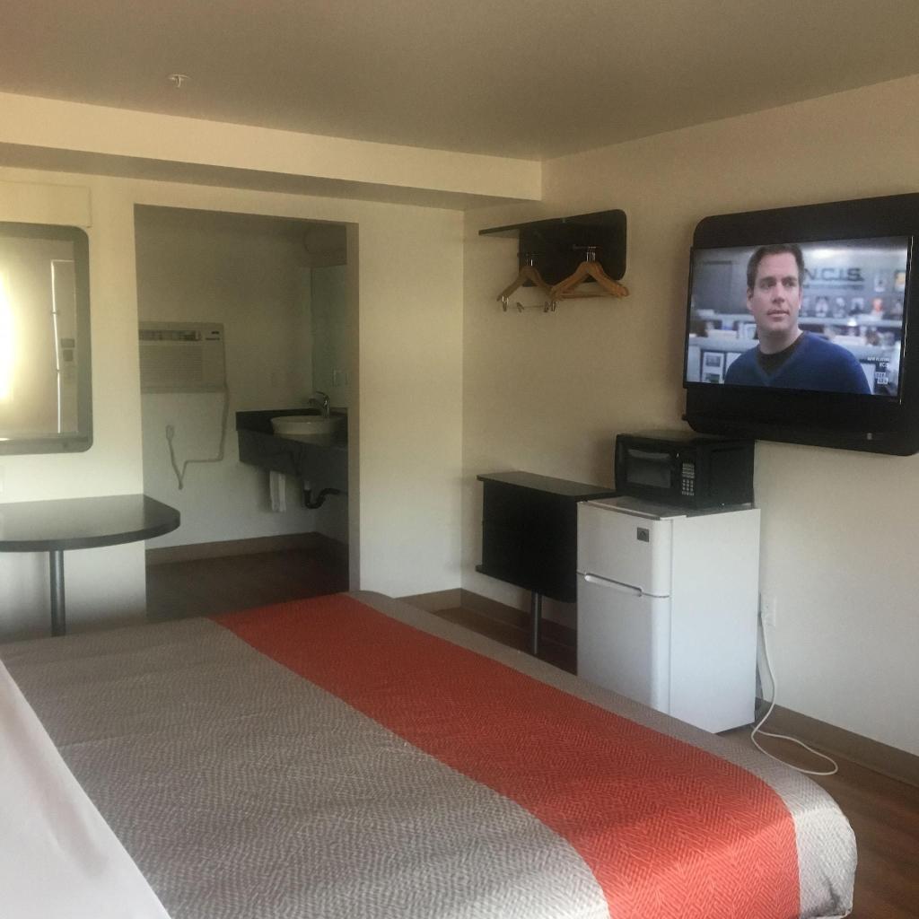 Motel 6 Bremerton, WA
