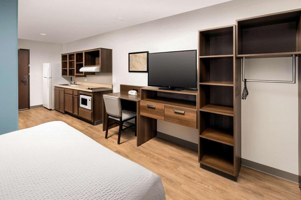 Woodspring Suites Providence