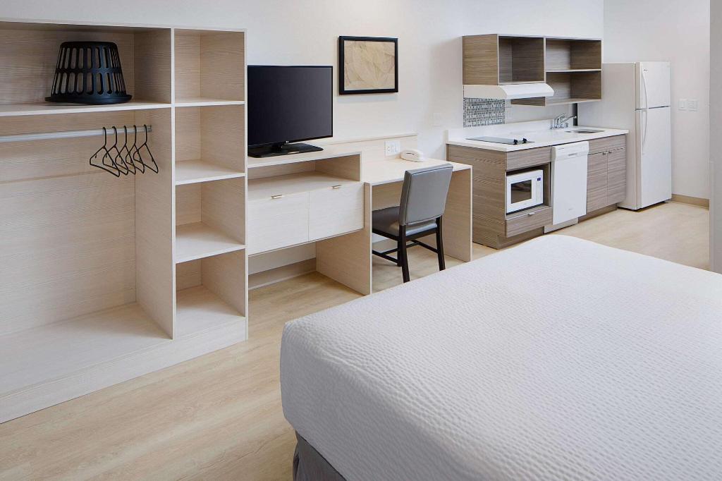 Woodspring Suites Seattle Everett