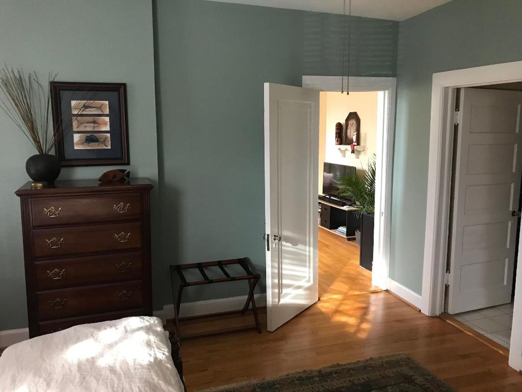 Charles Bass House Bed & Breakfast