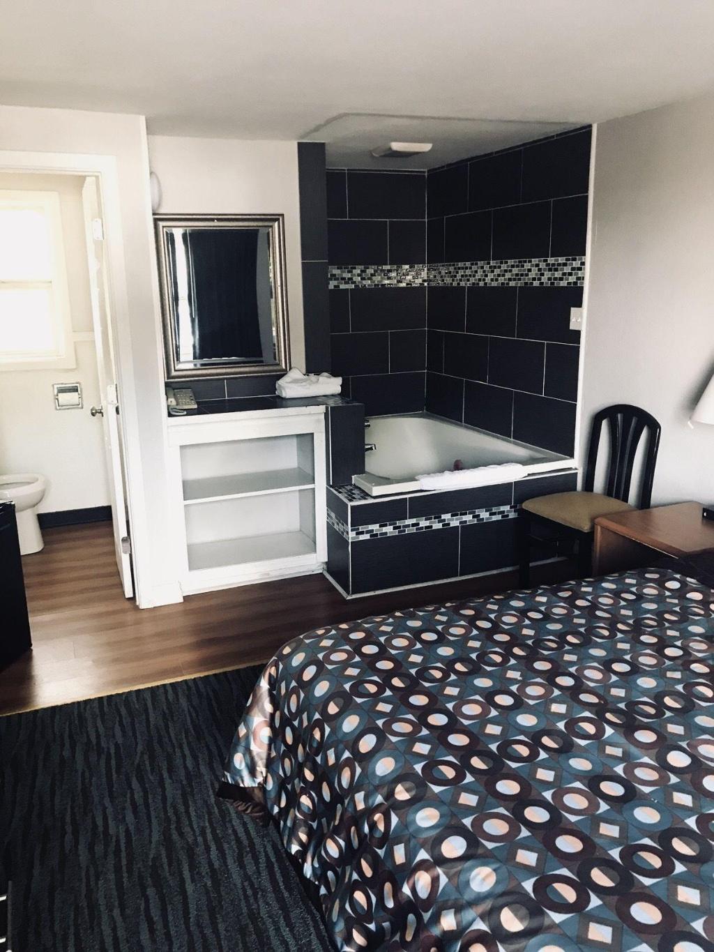 Kings Row Inn