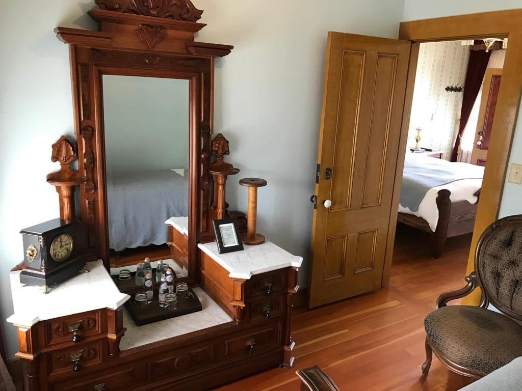 Cosmopolitan Hotel & Restaurant, Old Town