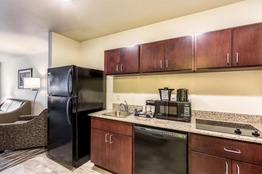 Cobblestone Hotel & Suites – Chippewa Falls