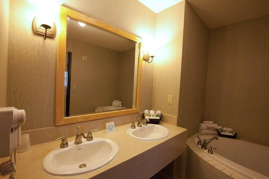 Kewadin St. Ignace Hotel