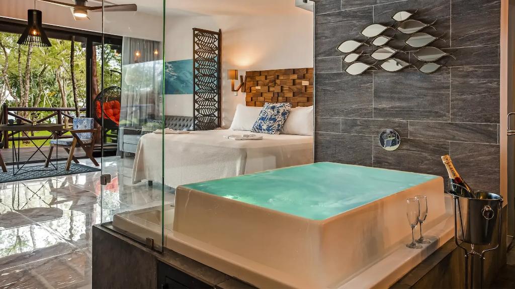 Mia Bacalar Luxury Resort & Spa