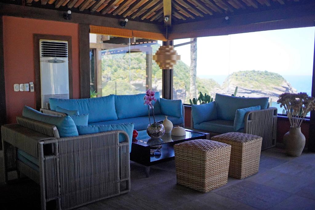Cliffside Luxury Inn