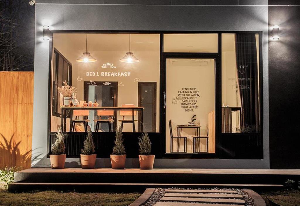 To the Moon Bed and Breakfast