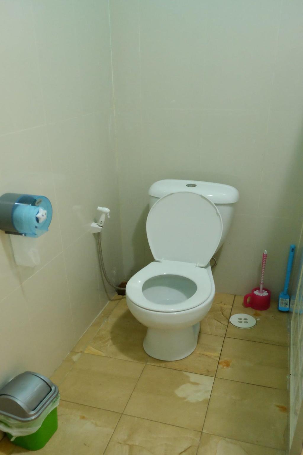 Chomlay Restaurant & Room for Rent