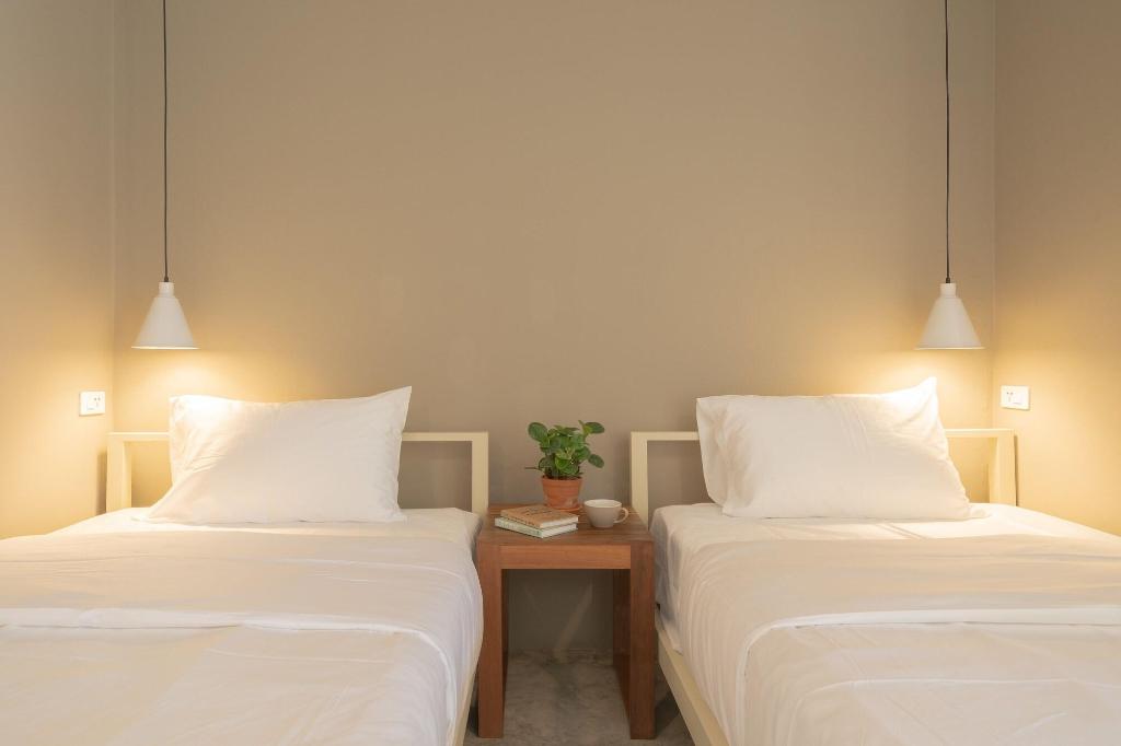 SUNKISS pool.bed.cafe