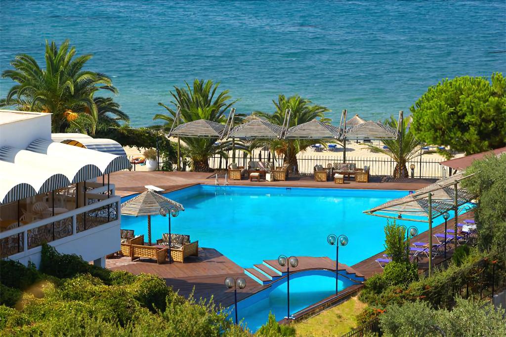 Kamari Beach