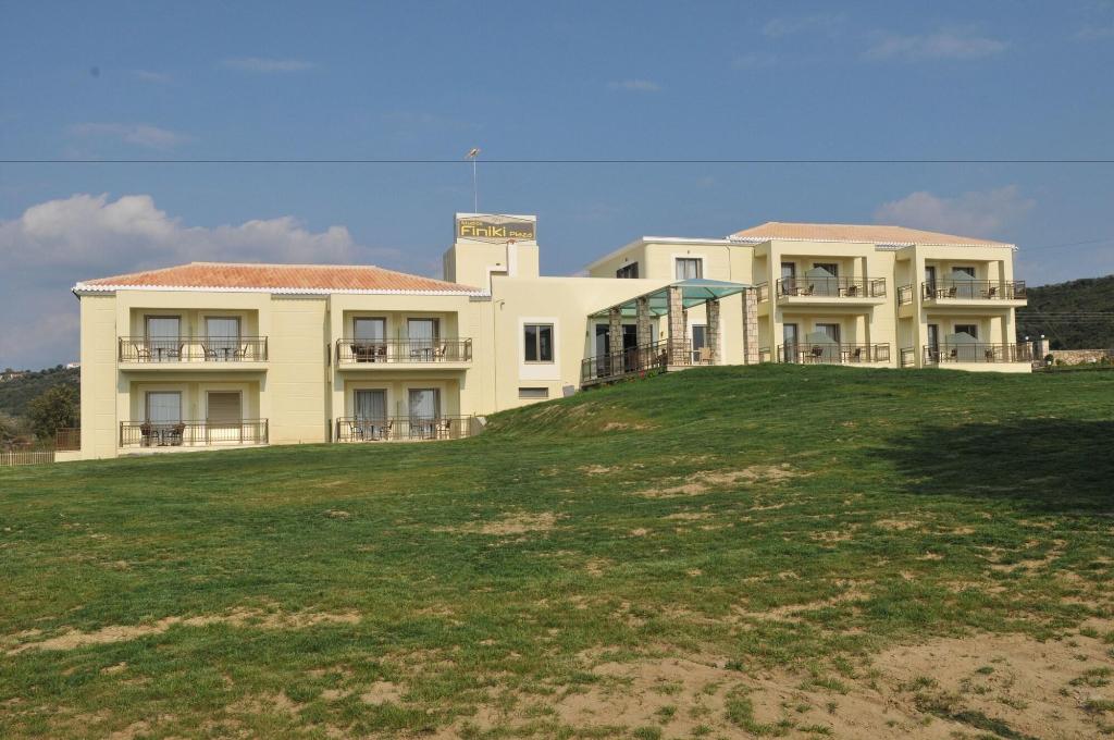 Finiki Plaza
