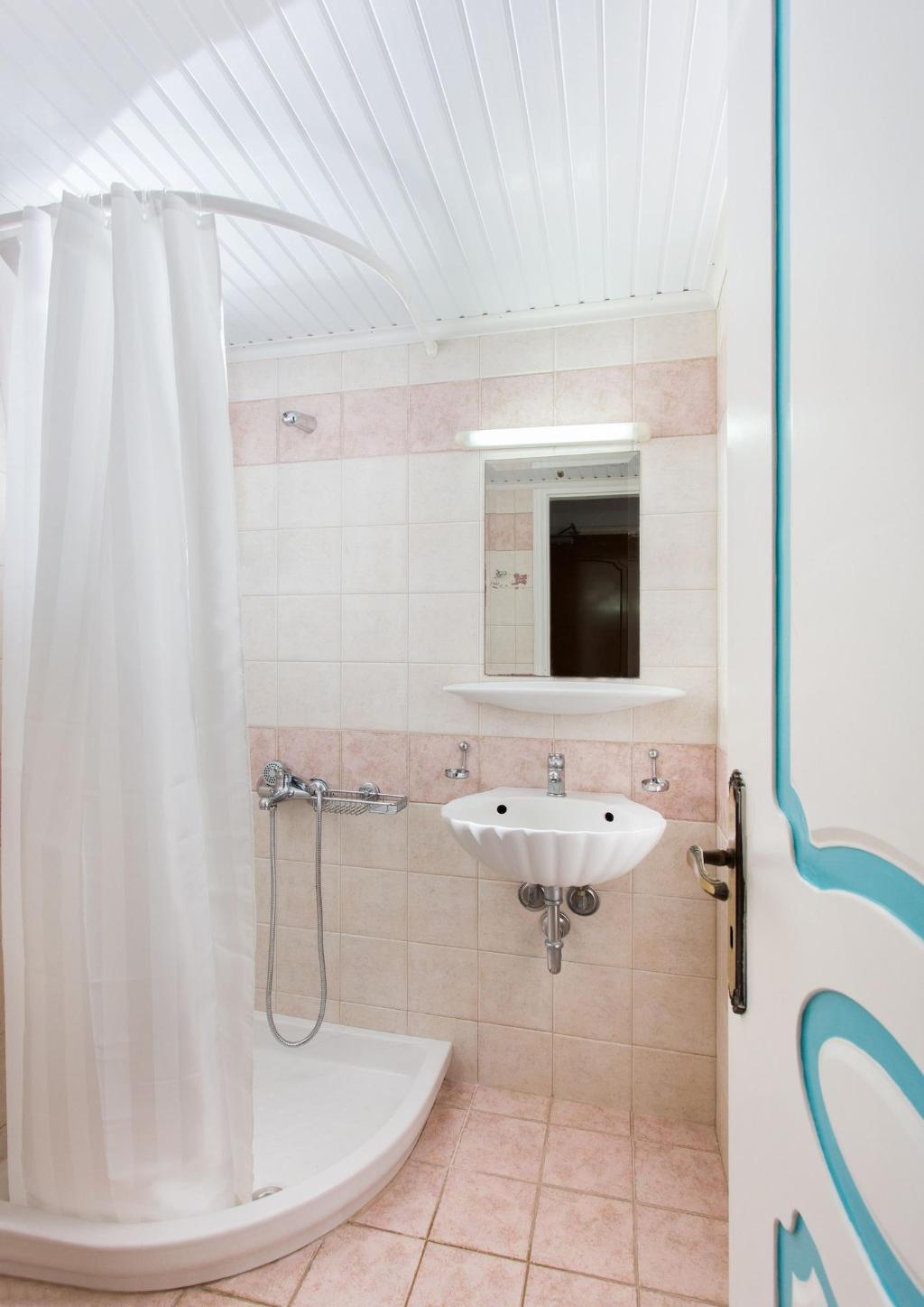 Iris Beach Hotel