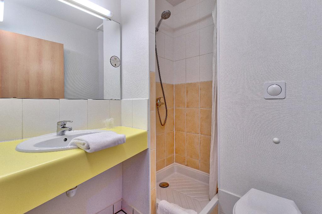 B&B HOTEL Pau Lescar