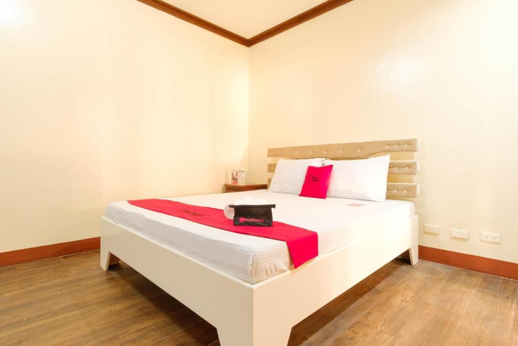 RedDoorz Plus @ Seaborne Hotel Subic Zambales