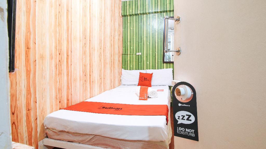 RedDoorz near OWWA Pasay