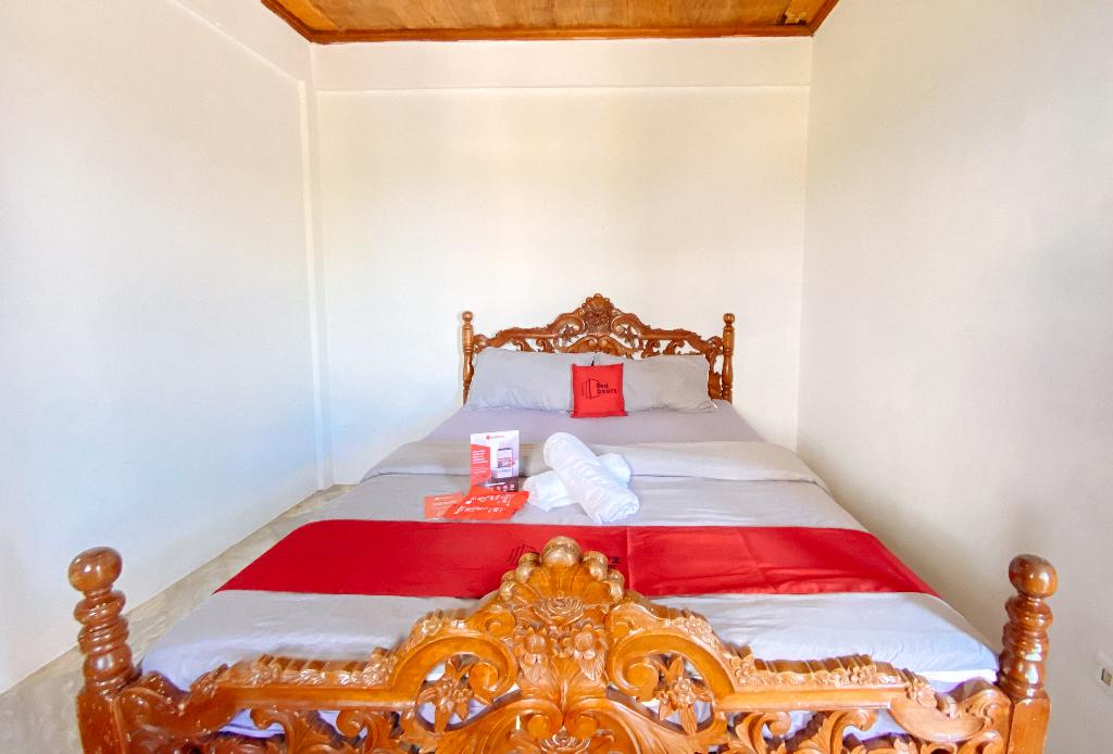 RedDoorz @ White Castle Beach Resort Iba Zambales