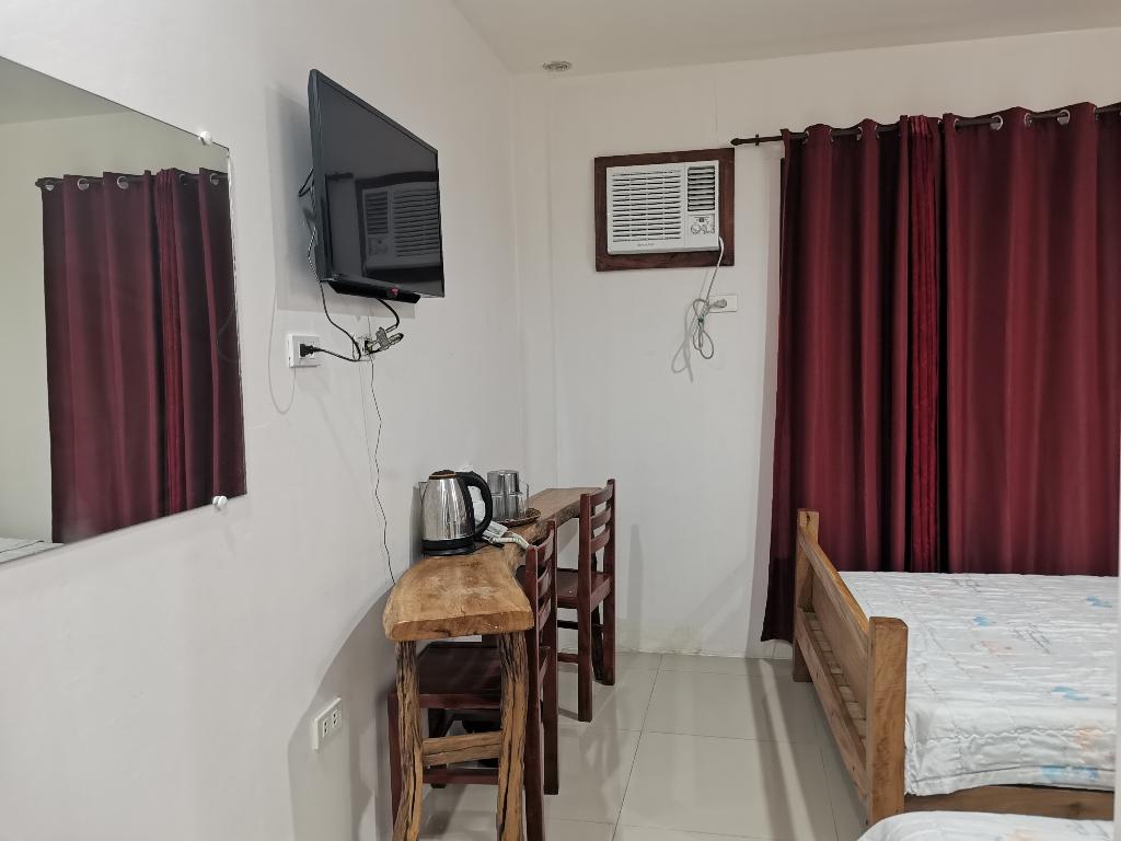 RedDoorz @ Jollydays Hotel Nueva Ecija