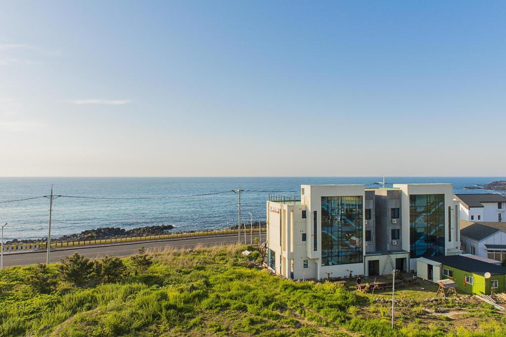 Petit Jeju Victor