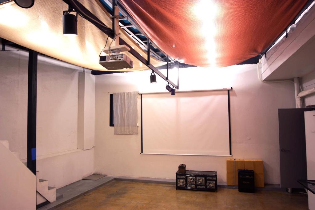 Urban Art Stay - Hostel - Bar
