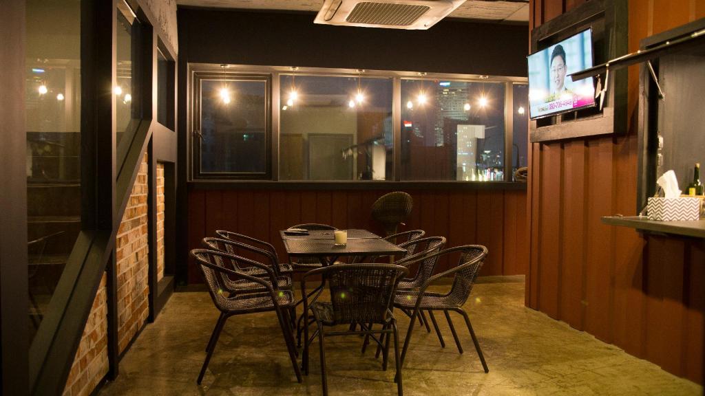 Urban Art Stay - Hostel - Lobby