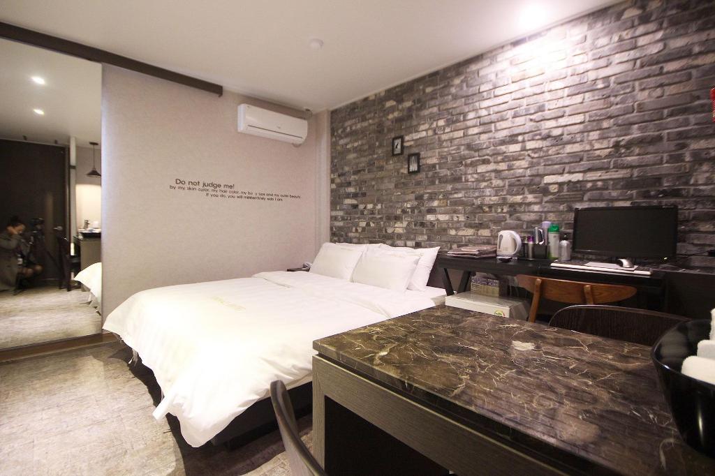Paradise Hotel