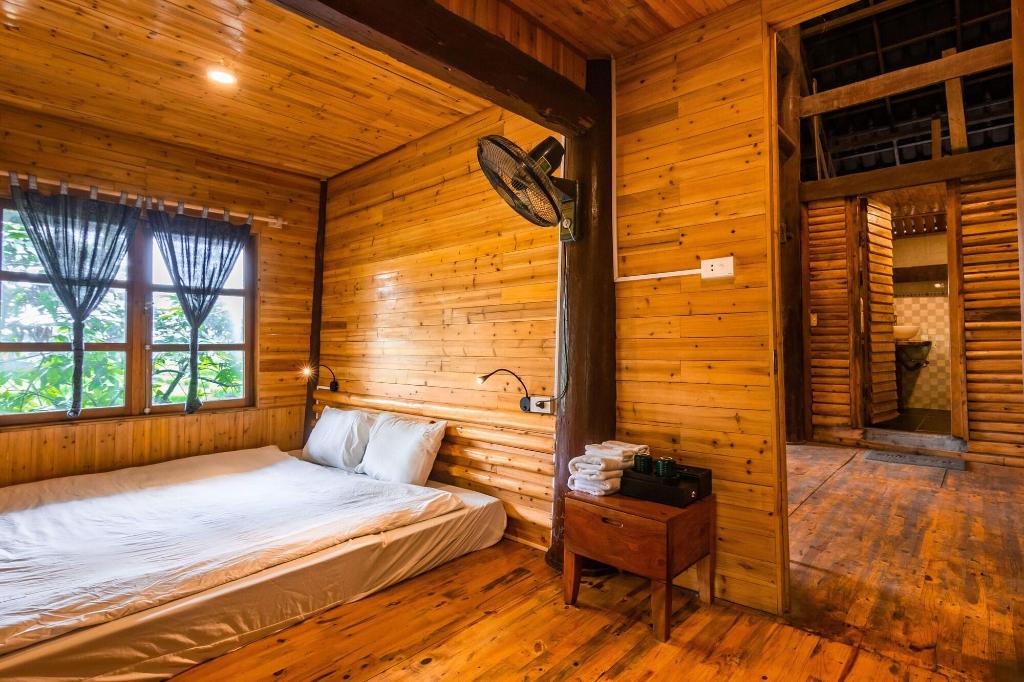 Tavan Riverside Homestay - Hostel