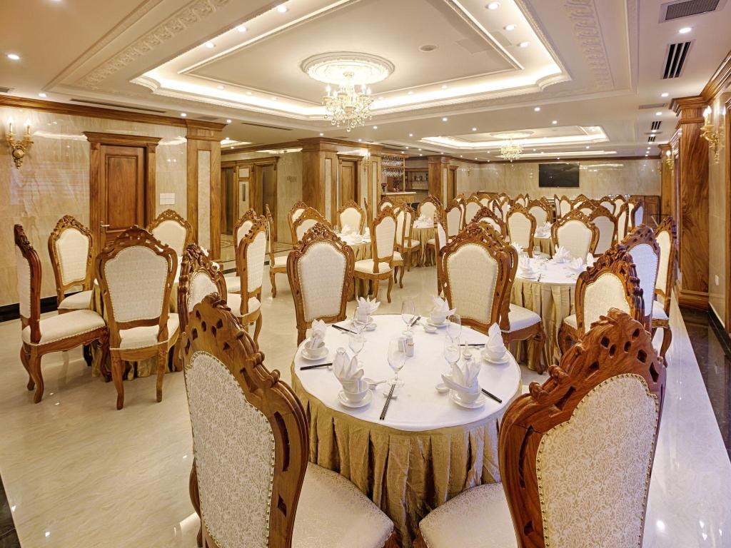 Riverside Hotel