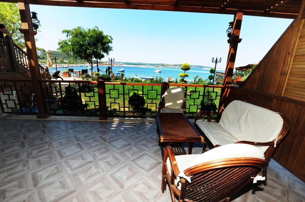 Phellos Suites