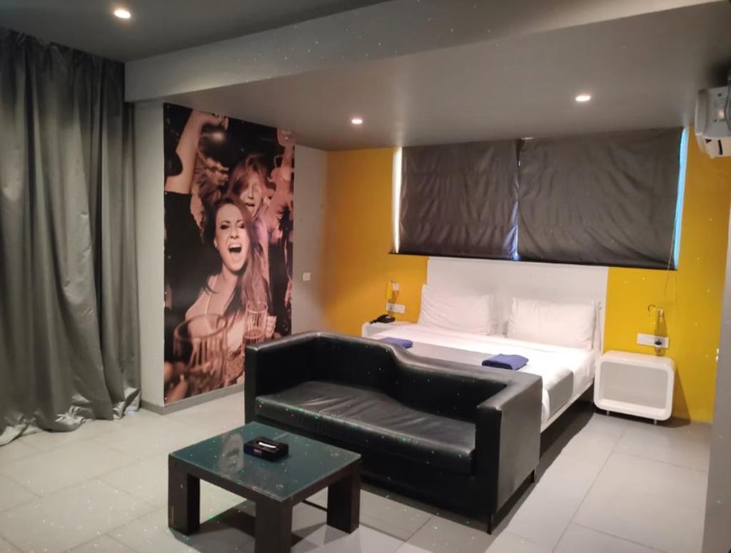 SinQ Party Hotel, Candolim- No Male Stags Allowed