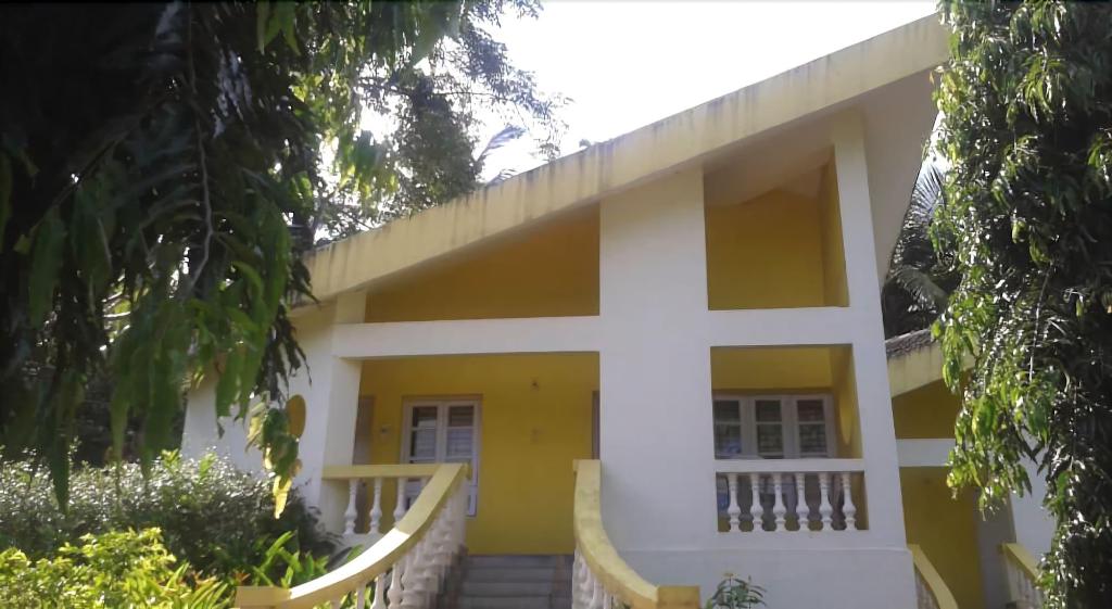 Side Image 2