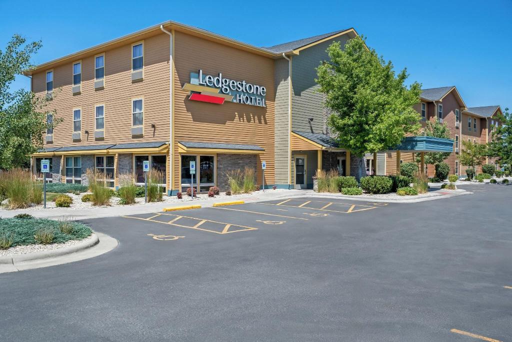 Ledgestone Hotel Billings