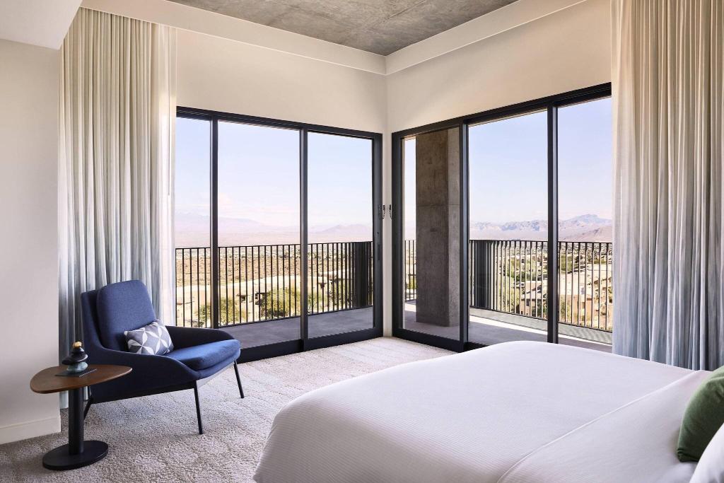 ADERO Scottsdale, Autograph Collection