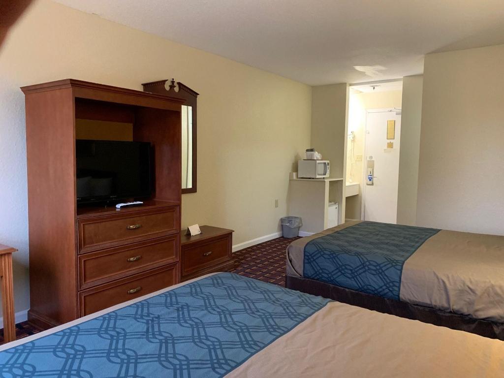 Ozark Inn & Suites