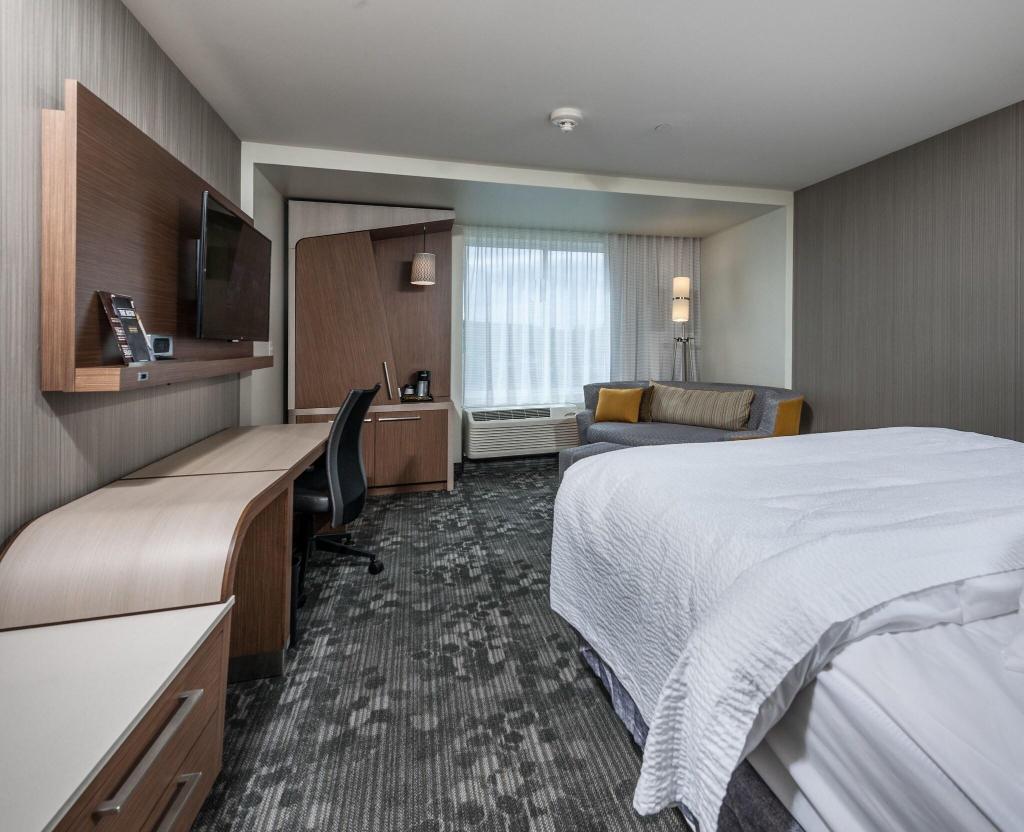 Courtyard By Marriott Boston Littleton
