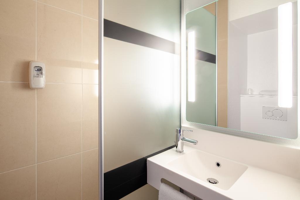 B&B HOTEL Paris Porte Des Lilas