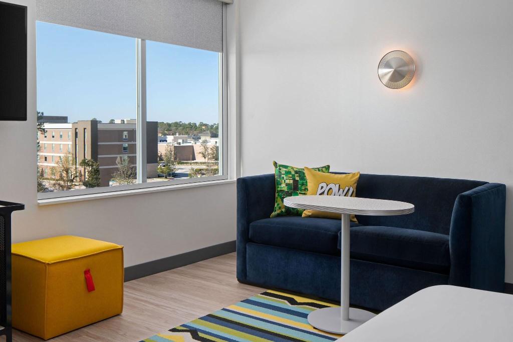 Aloft Houston Shenandoah