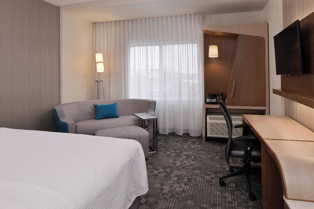 Courtyard By Marriott Toledo North