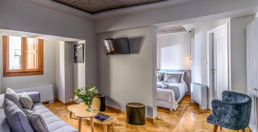Candia Suites & Rooms