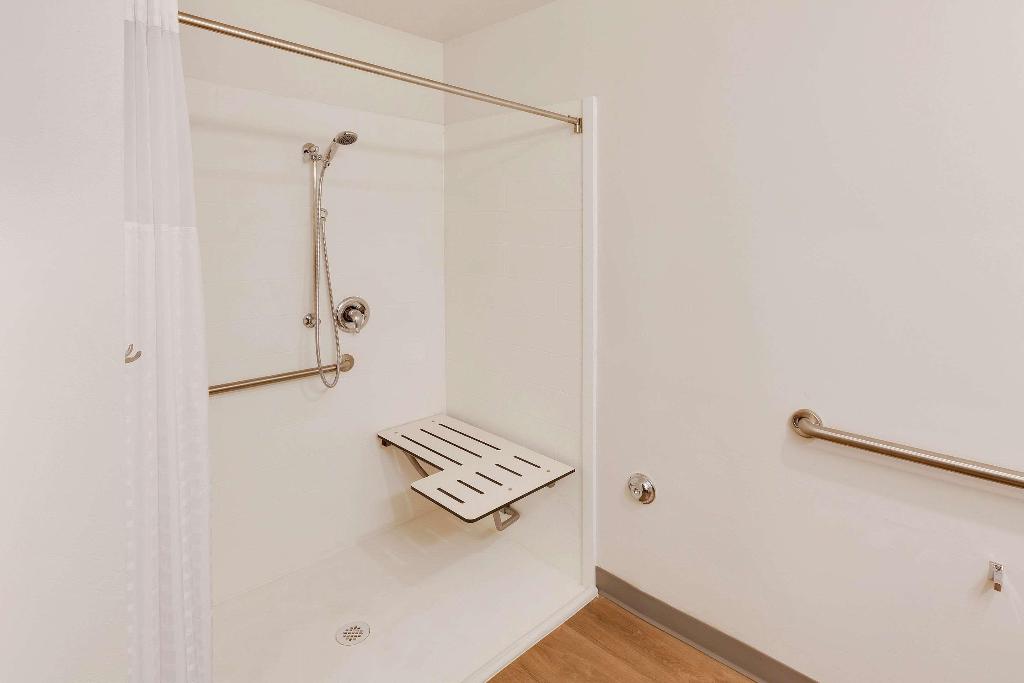 Woodspring Suites Bakersfield