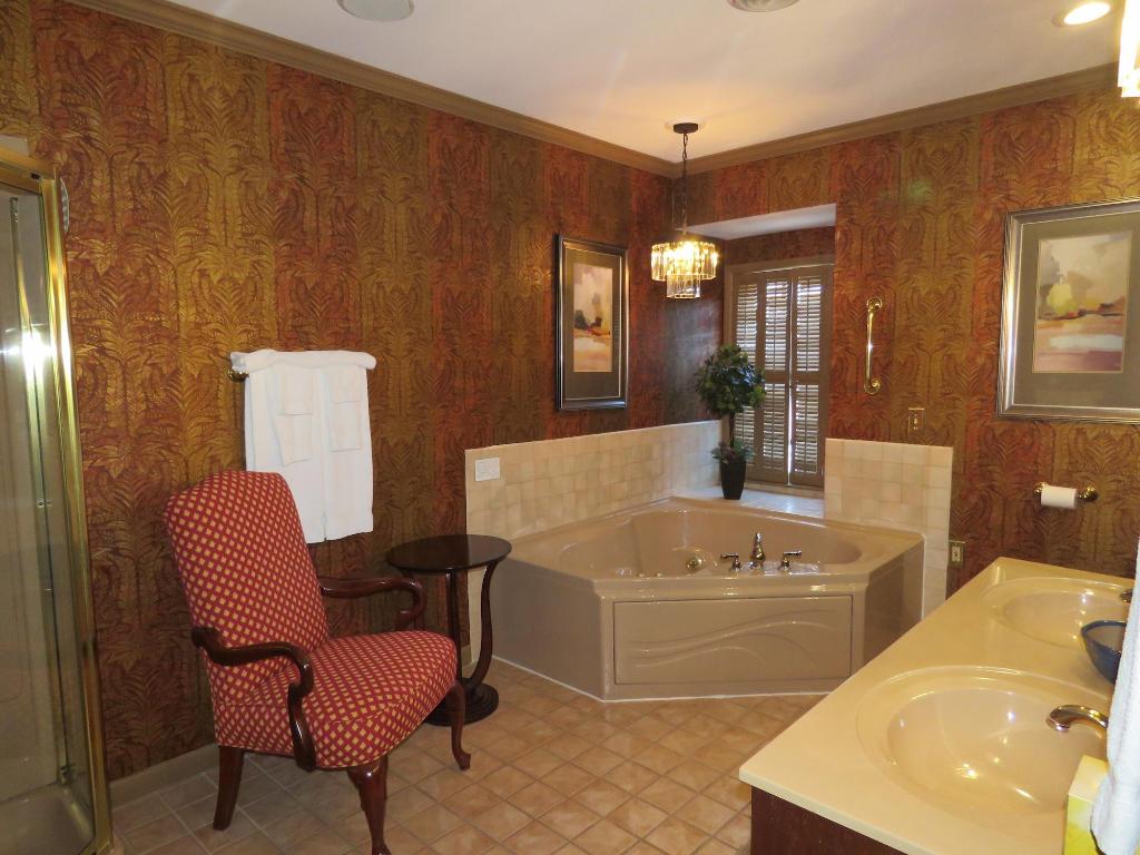 Altland House Inn And Suites