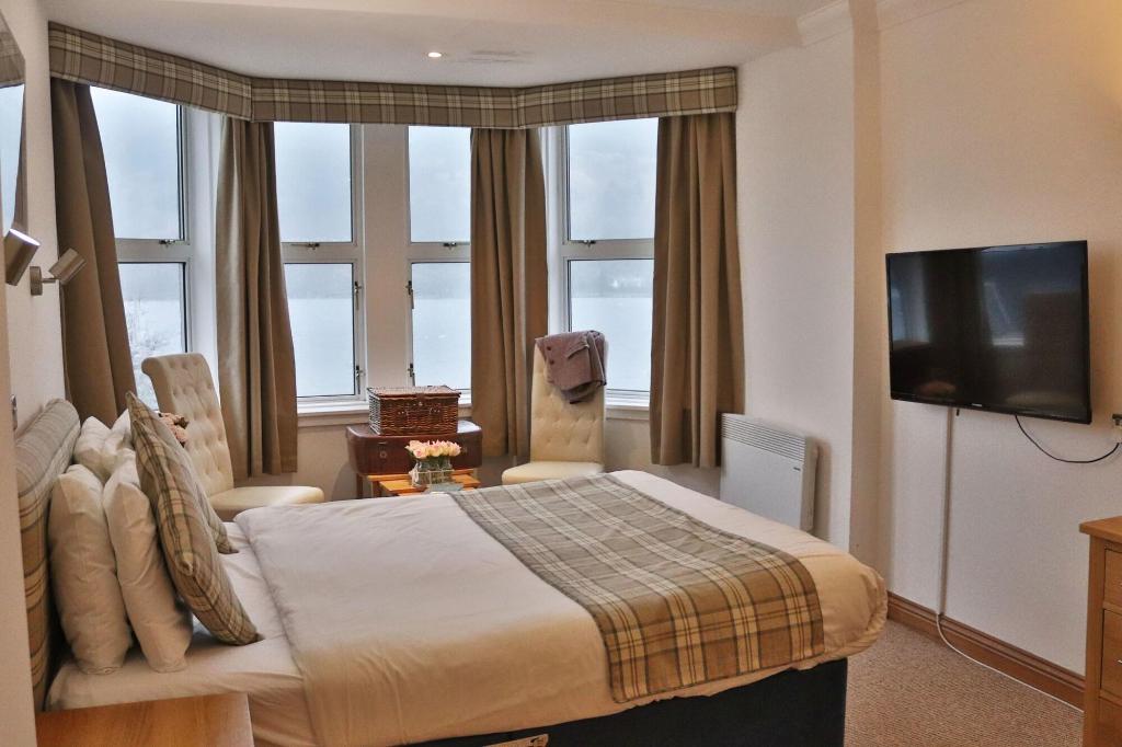 Loch Long Hotel
