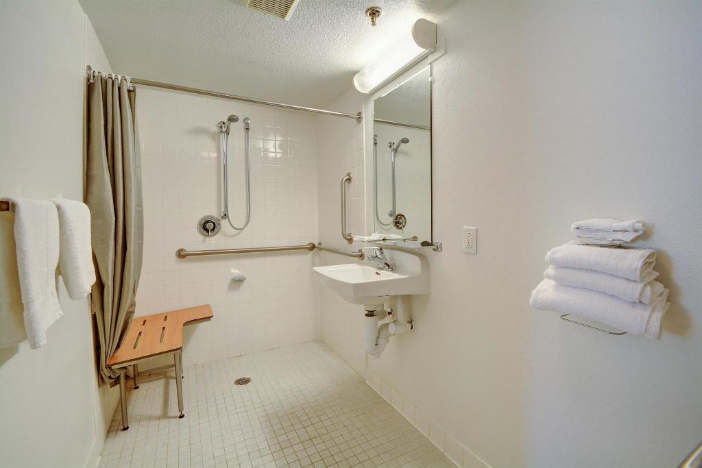 Motel 6 Windsor Locks, CT - Hartford