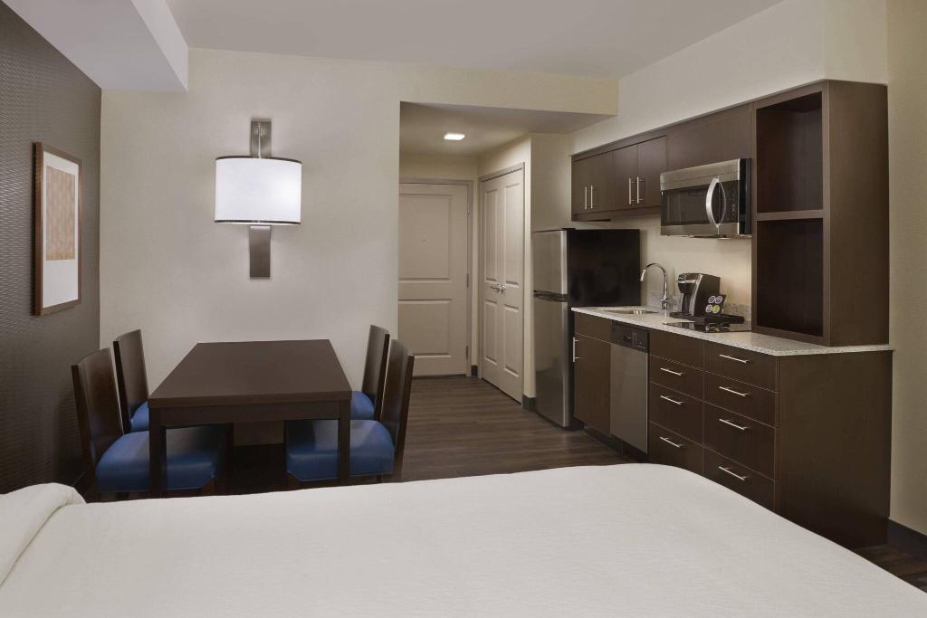 Towneplace Suites By Marriott Oshawa