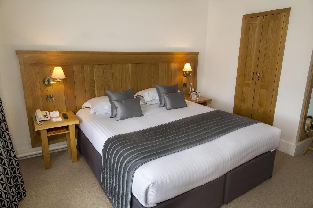 Tewin Bury Farm Hotel