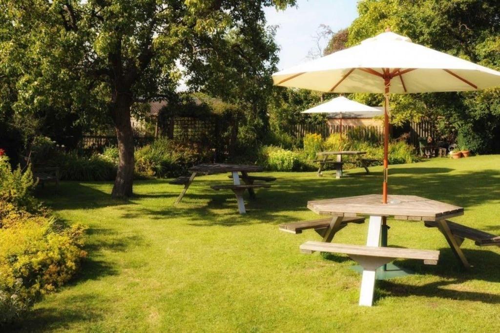 The Howard Arms - Terrace