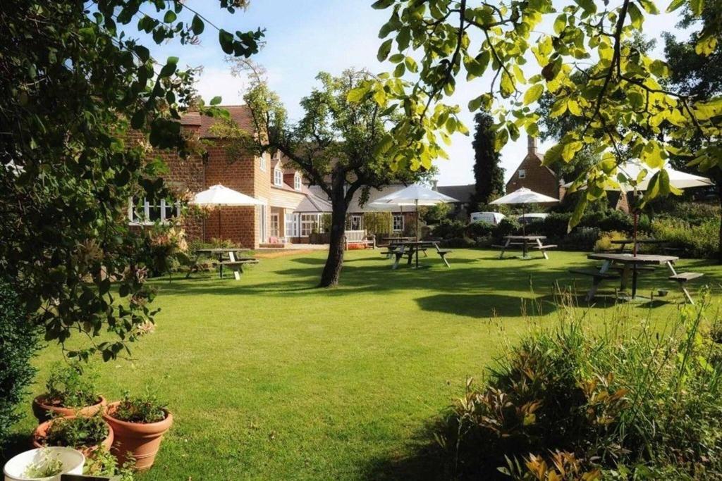 The Howard Arms - Terrace