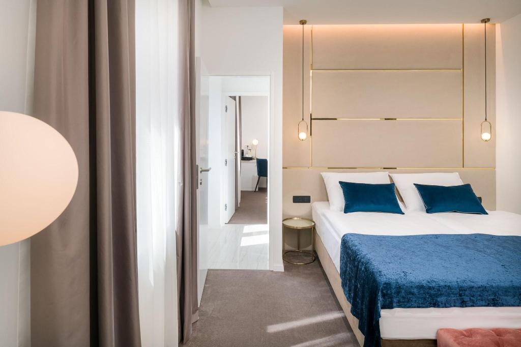Flos Luxury Rooms