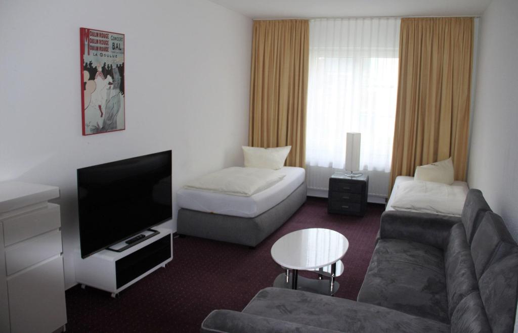 Check Inn Hotel